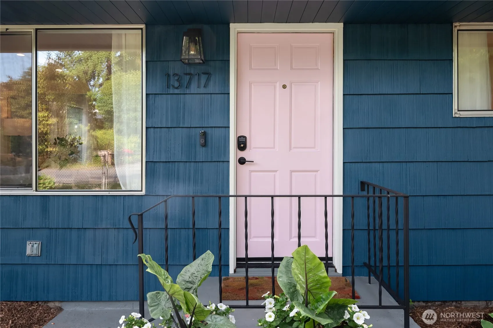 Property photo for 13717 Stone Avenue N, Seattle photo 4