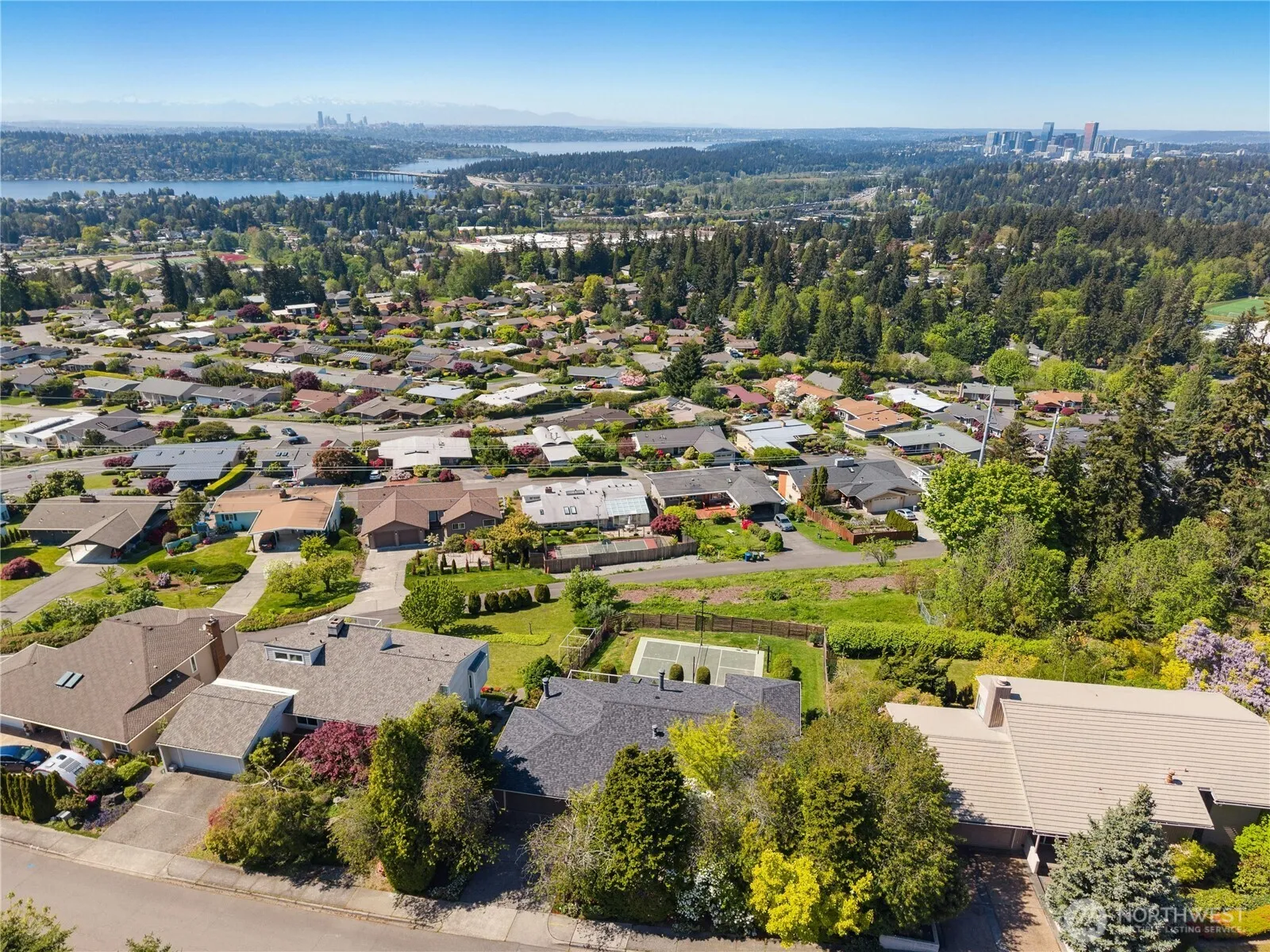 Property photo for 13712 Se 44th Street, Bellevue