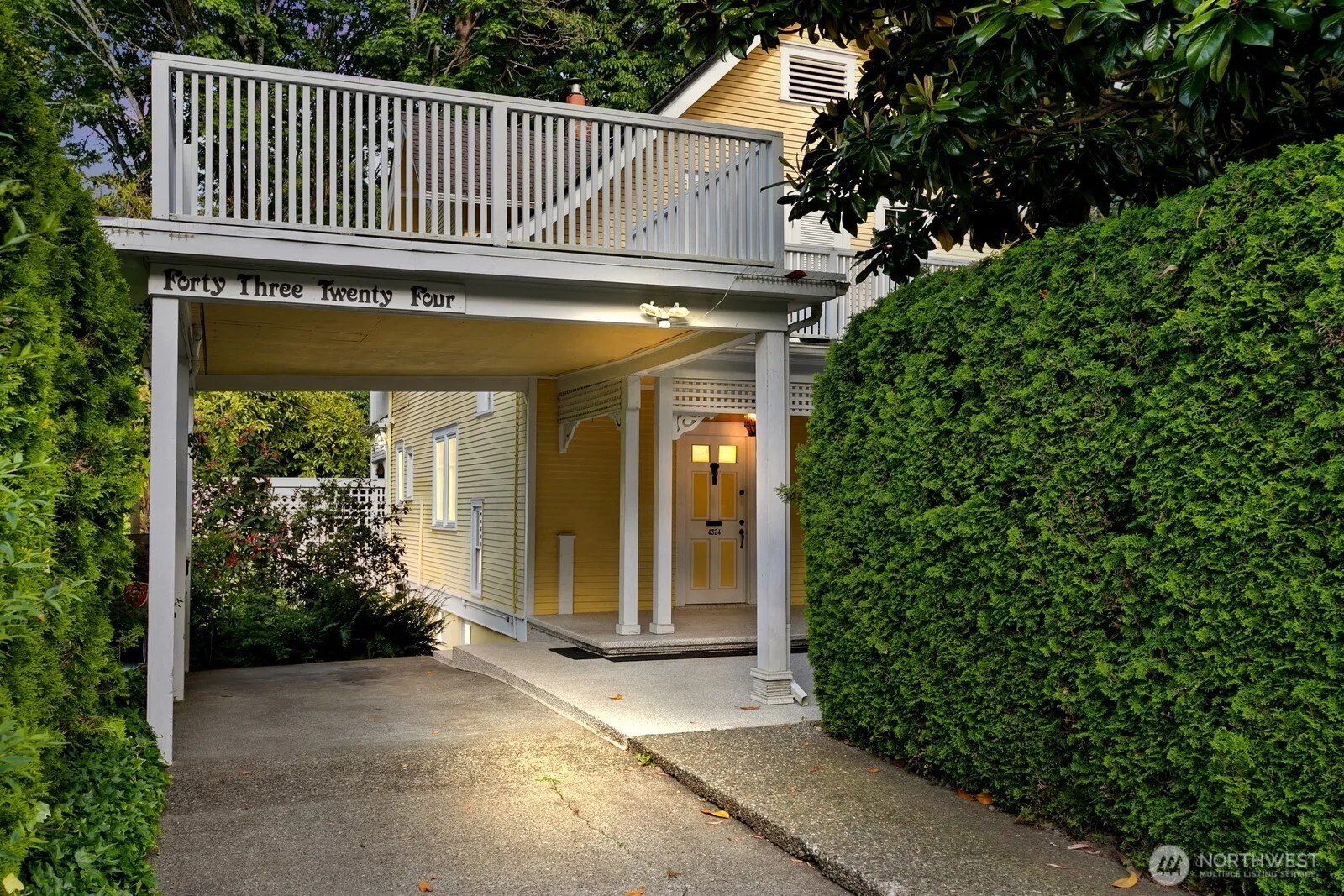 Property photo for 4324 35th Avenue W, Seattle photo 2