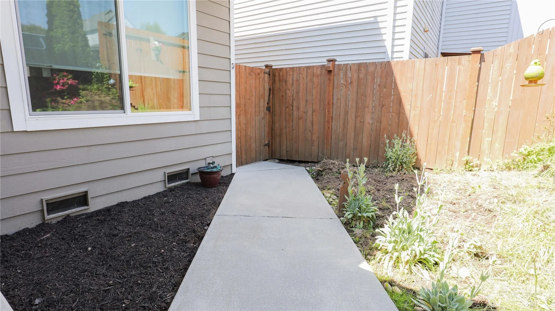 Property photo for 2620 Grand Ave #d, Everett photo 2