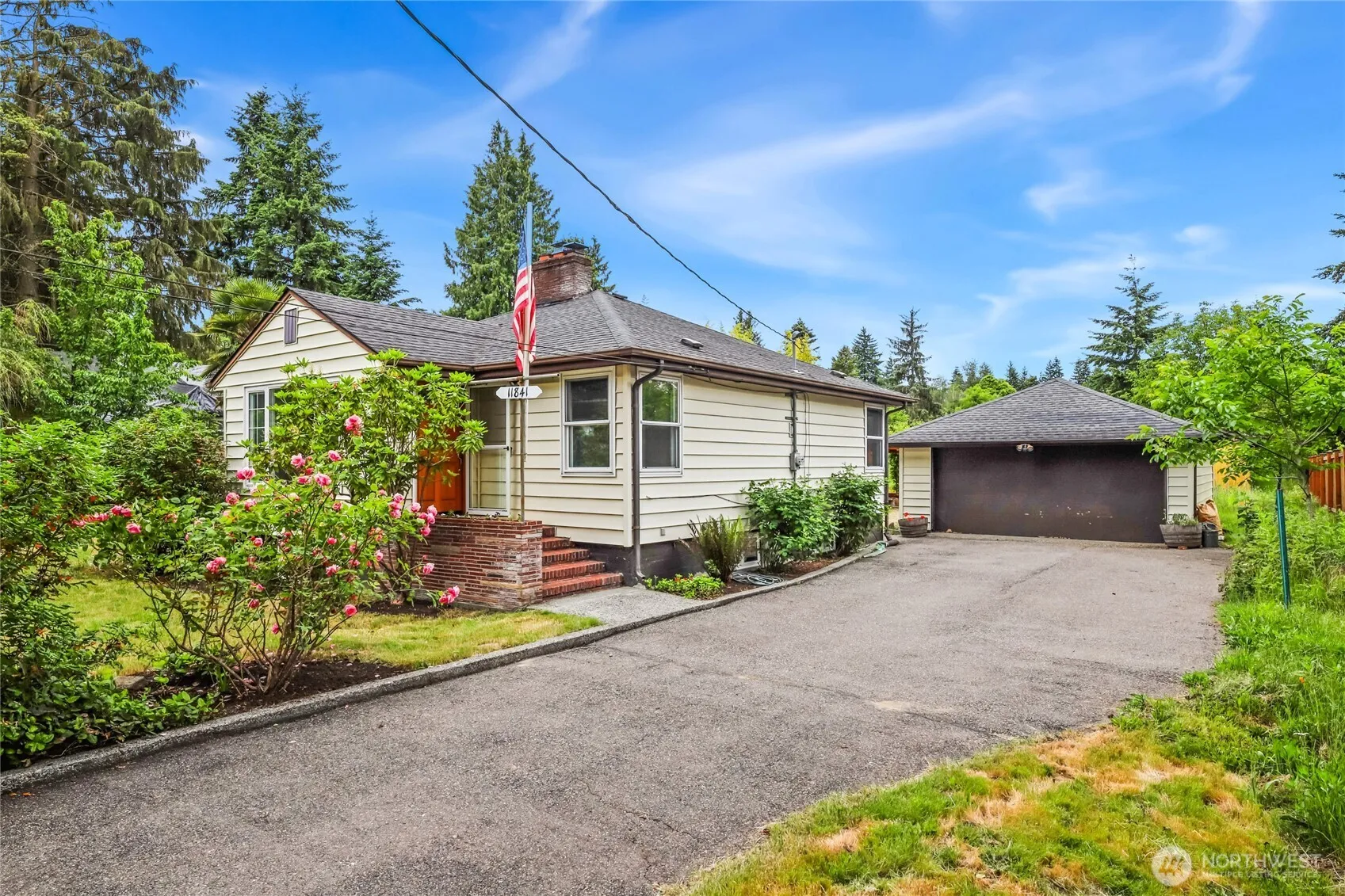 Property photo for 11841 10th Avenue S, Seattle photo 2