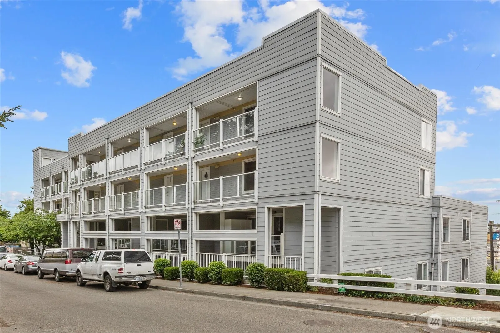 3318 30th Avenue Sw #b402, Seattle, Washington 98126