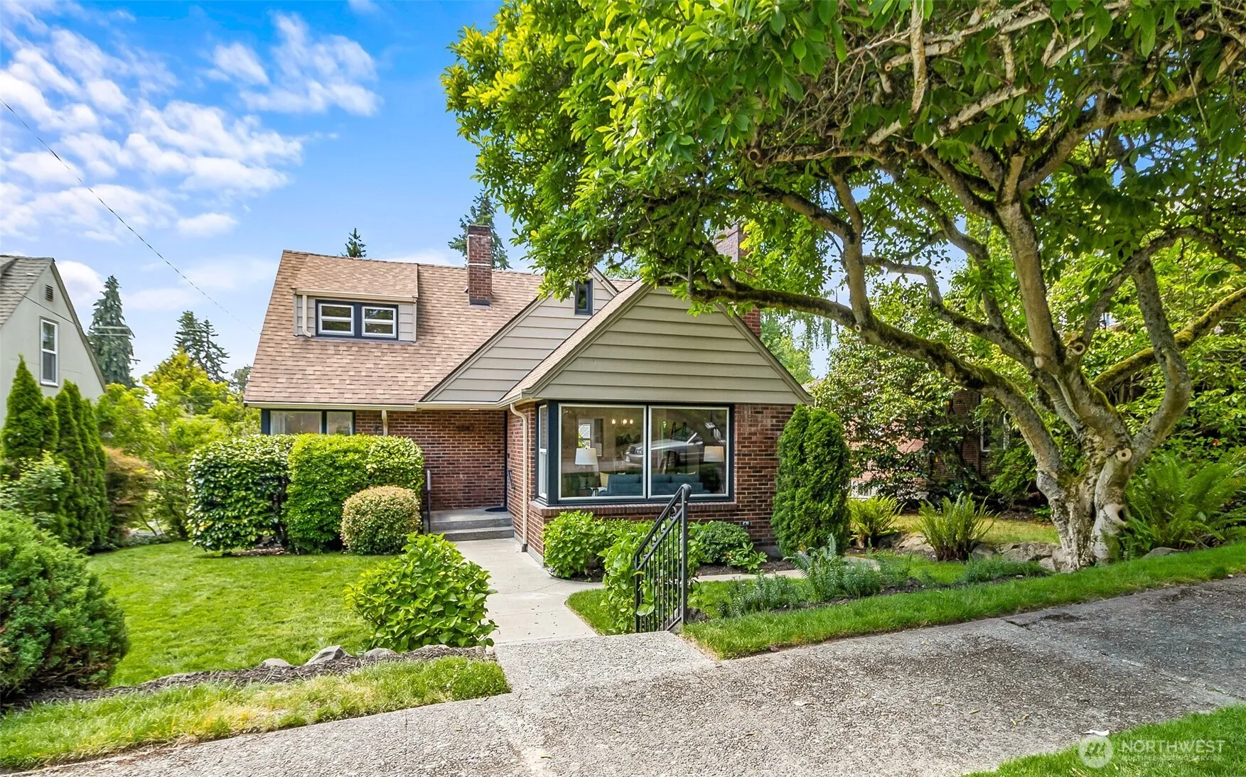 Property photo for 6547 46th Avenue Ne, Seattle