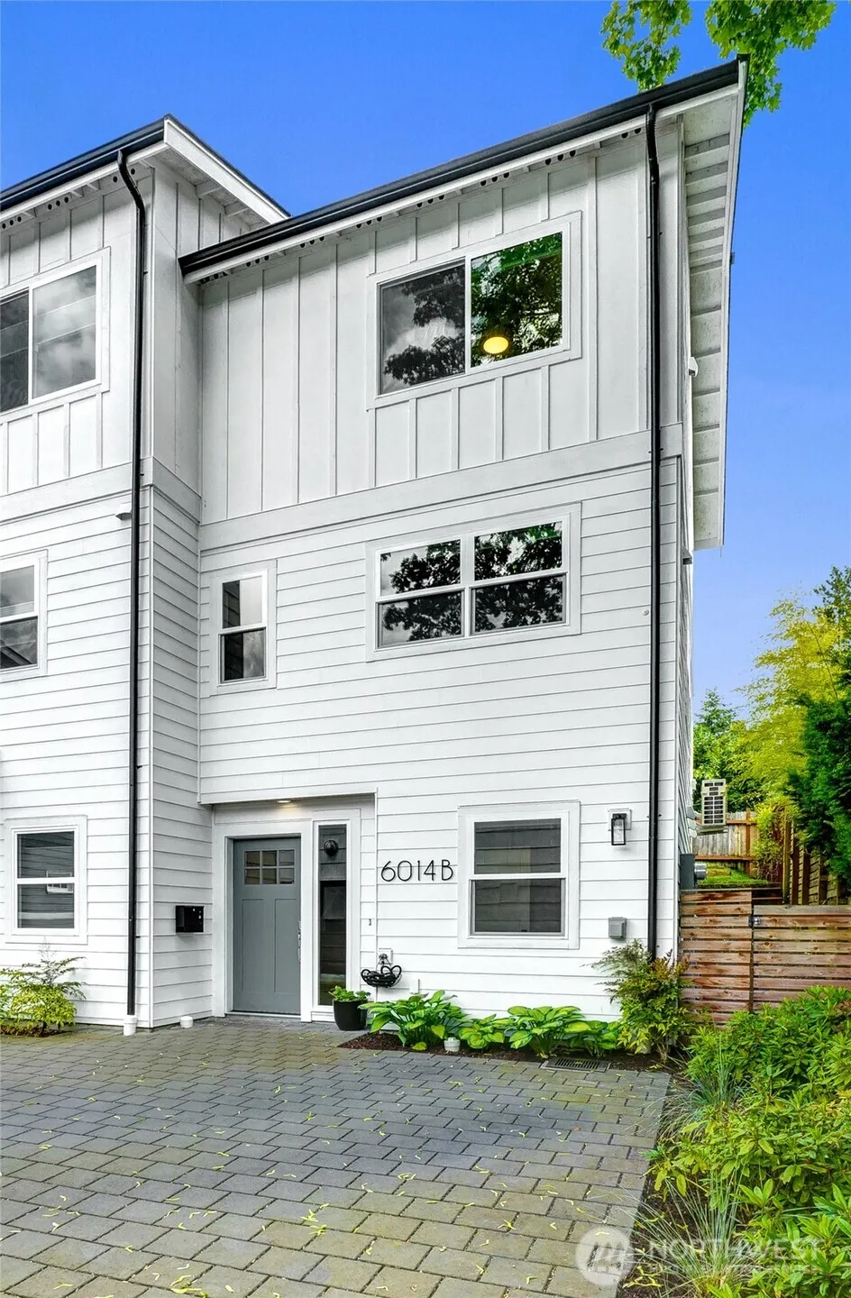 Property photo for 6014 40th Avenue Ne #b, Seattle photo 2