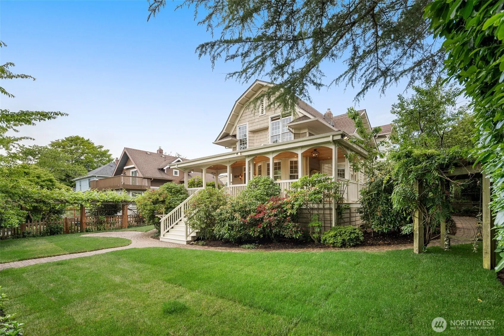 Property photo for 1624 44th Avenue Sw, Seattle photo 4