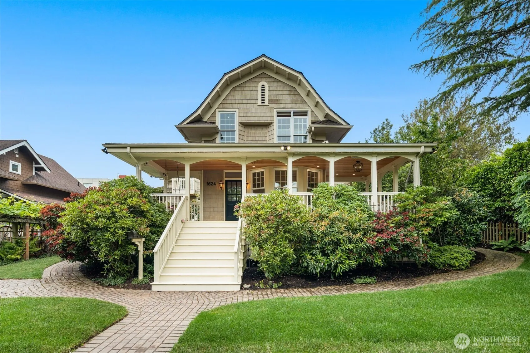 Property photo for 1624 44th Avenue Sw, Seattle photo 3