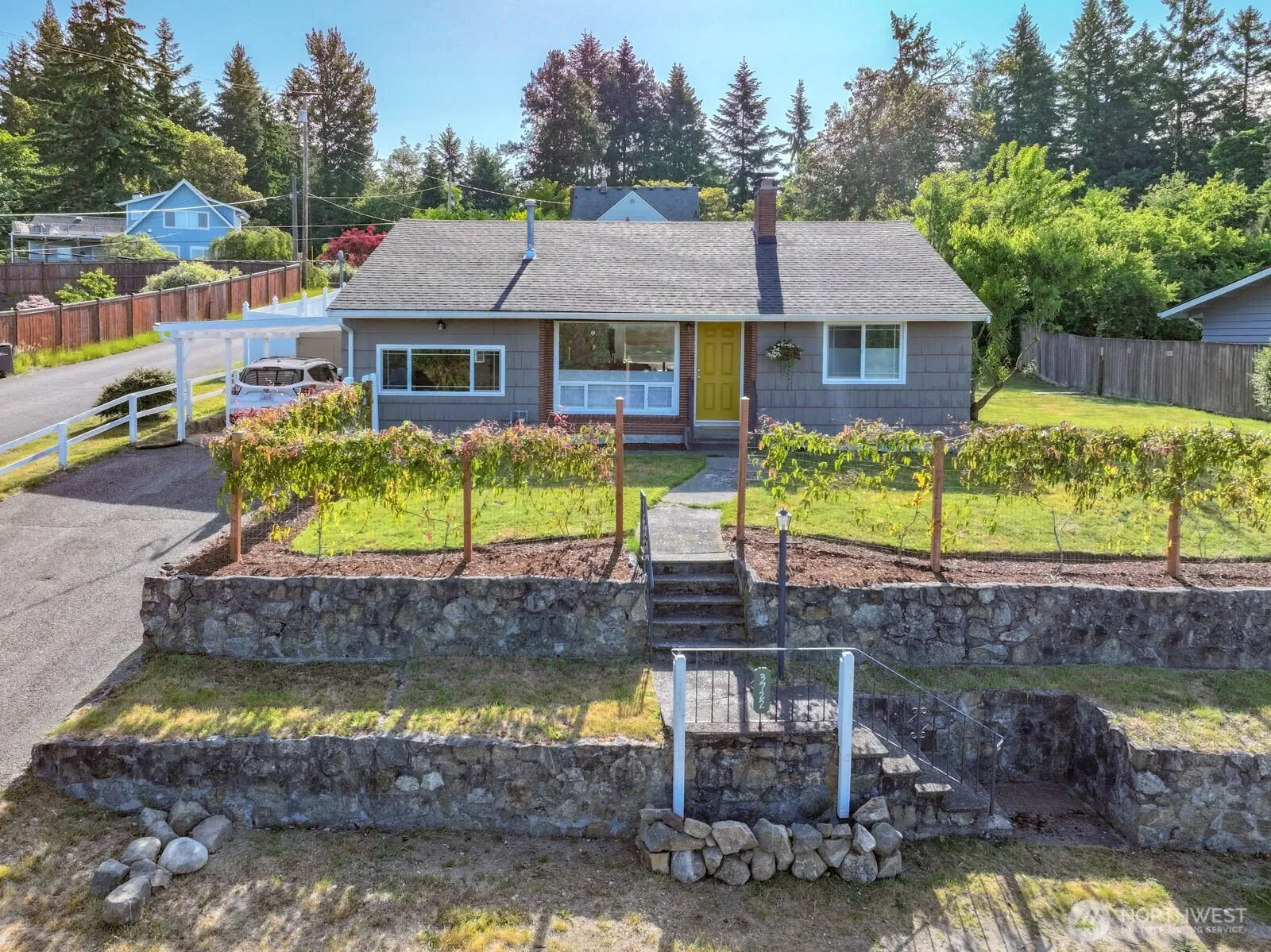 Property photo for 3722 Harbel Drive Ne, Bremerton photo 2