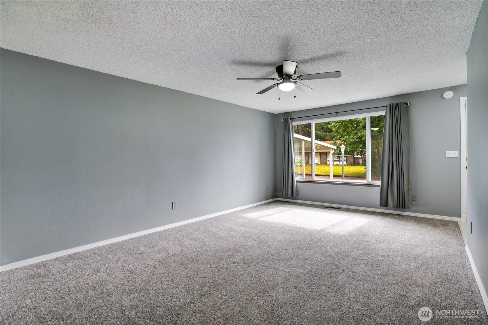 Property photo for 15812 12th Avenue Ct E, Tacoma photo 2
