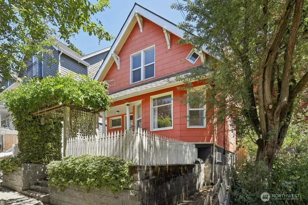 Property photo for 208 15th Avenue, Seattle photo 2