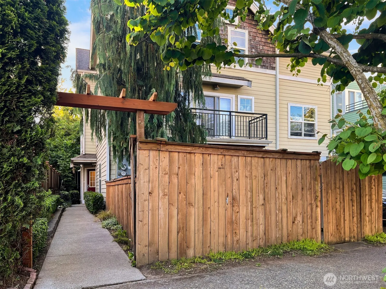 Property photo for 7321 47th Avenue Sw #b, Seattle