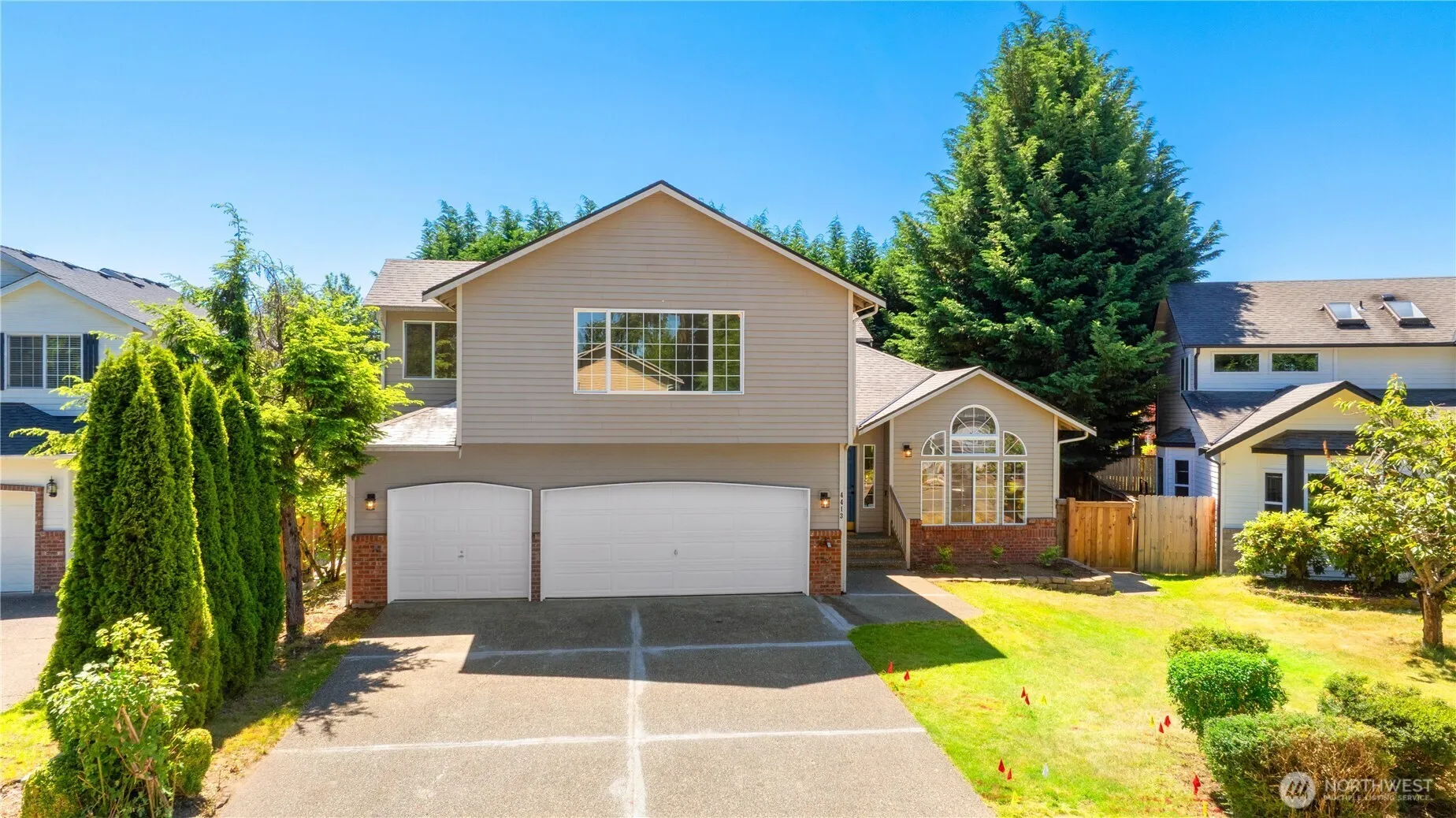 Property photo for 4413 Ne 6th Place, Renton photo 2