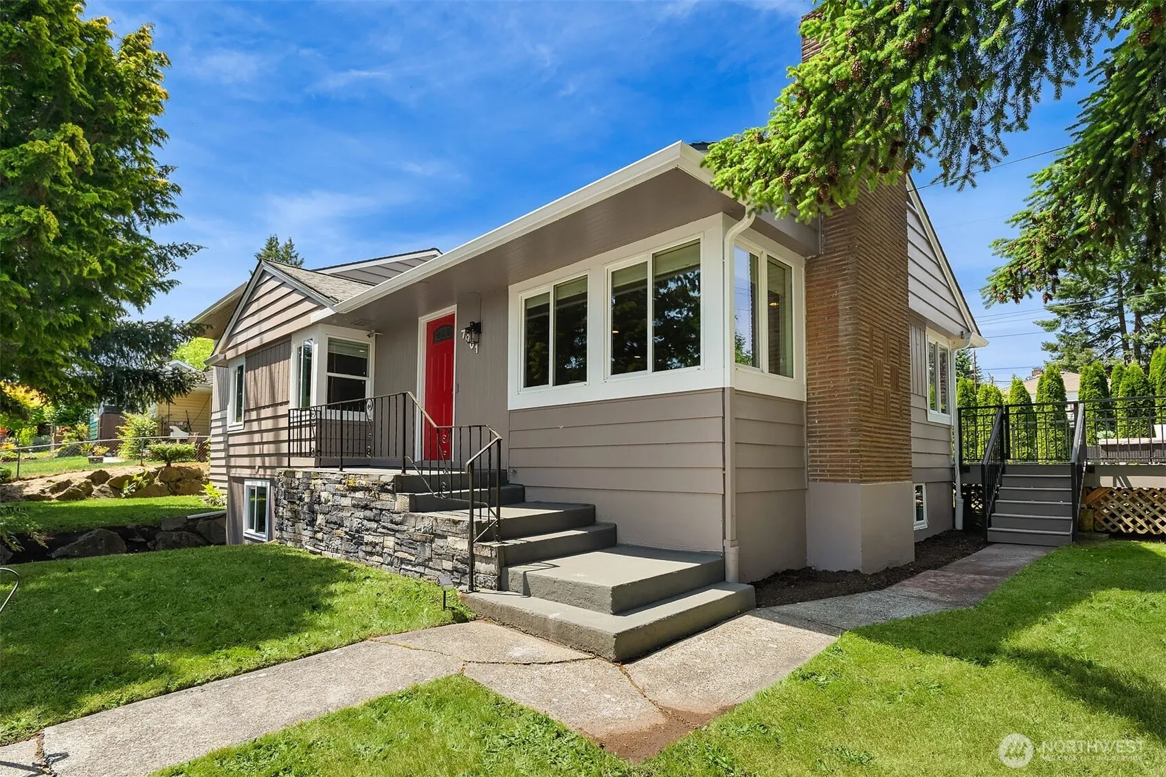 Property photo for 7901 12th Avenue Sw, Seattle photo 3