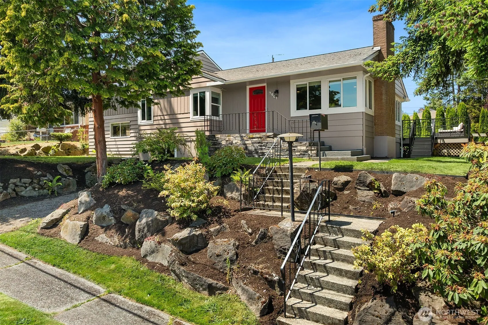 Property photo for 7901 12th Avenue Sw, Seattle photo 2