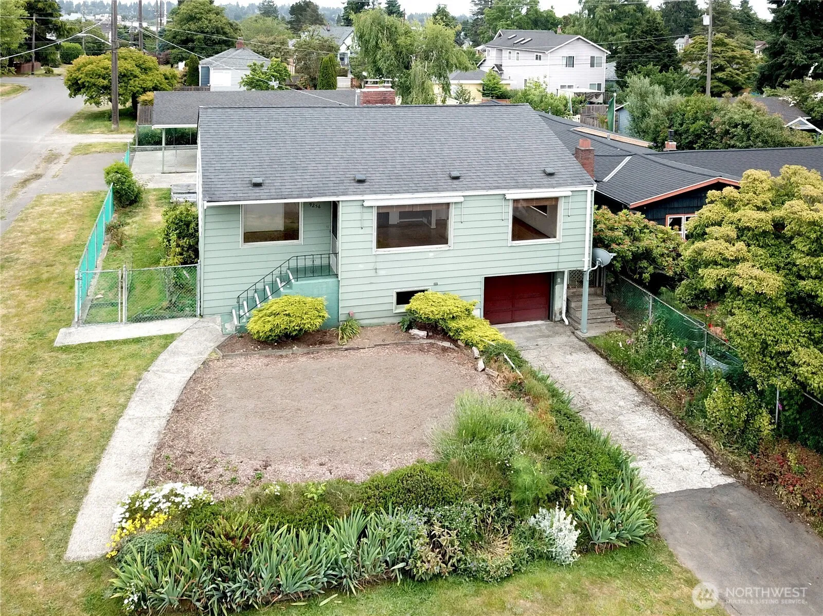 Property photo for 9256 Phinney Avenue N, Seattle photo 2