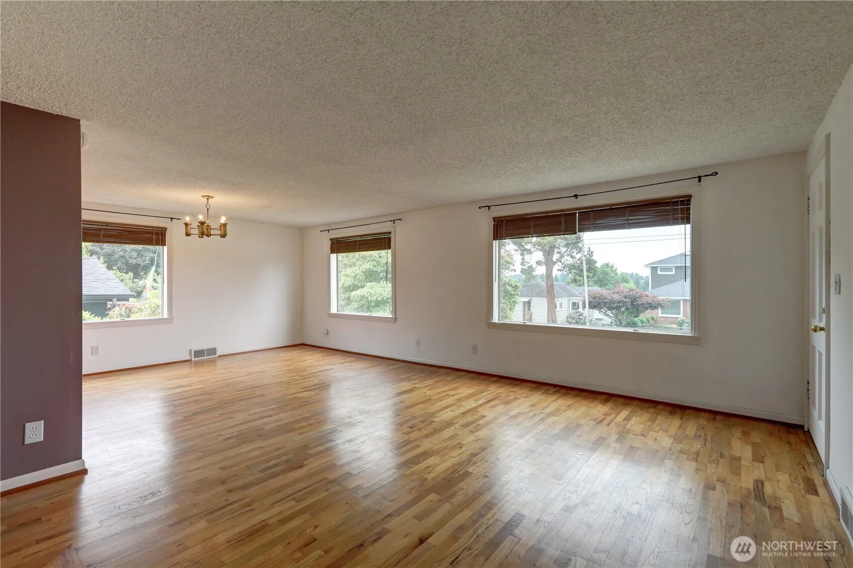 Property photo for 9256 Phinney Avenue N, Seattle photo 3