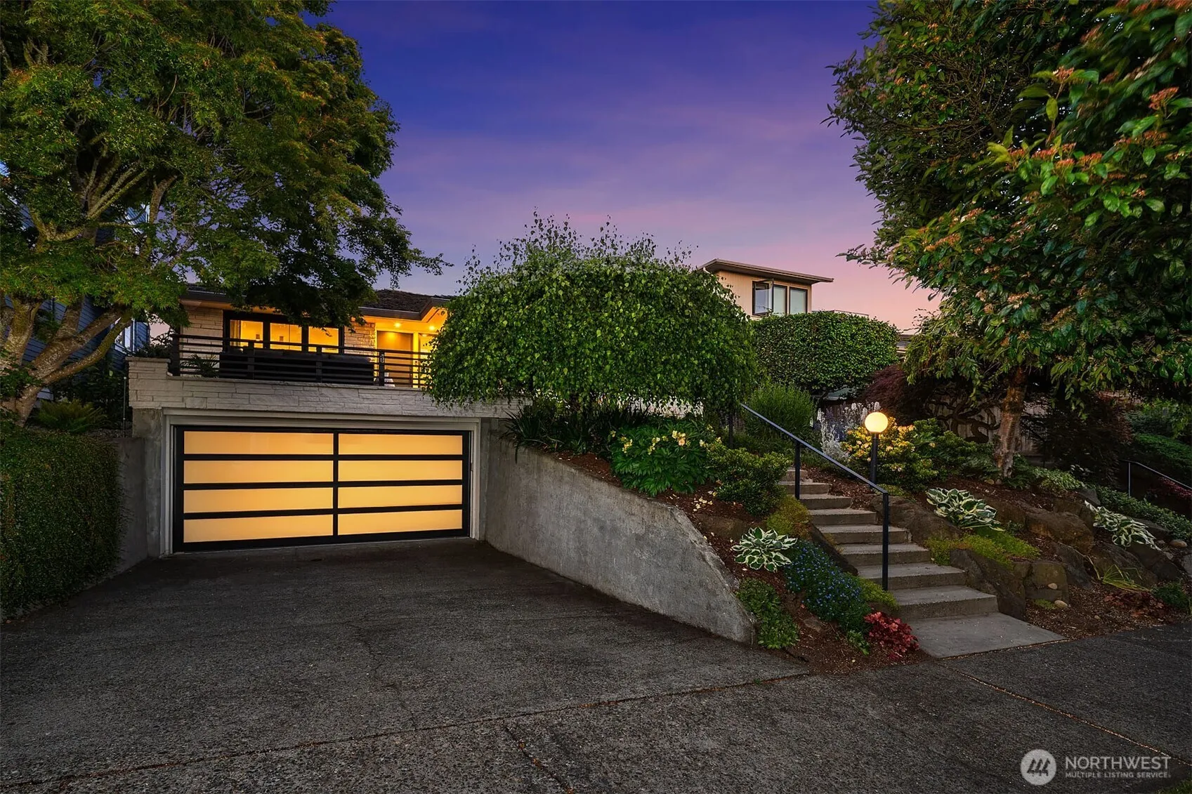 Property photo for 1910 Edgemont Place W, Seattle photo 3