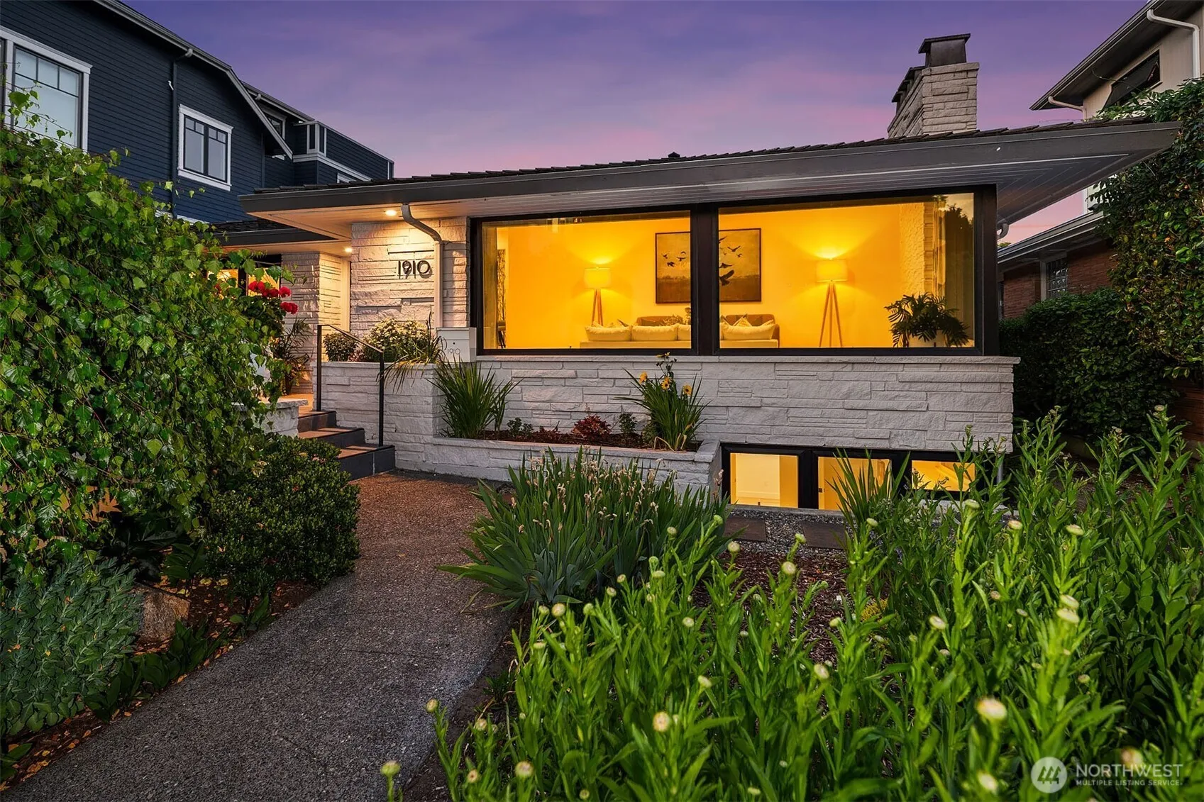 Property photo for 1910 Edgemont Place W, Seattle photo 2