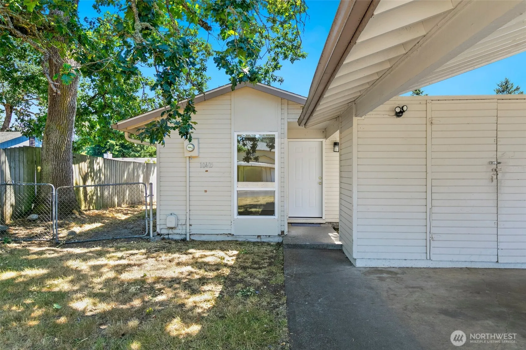 Property photo for 10405 12th Avenue Ct S, Tacoma photo 2