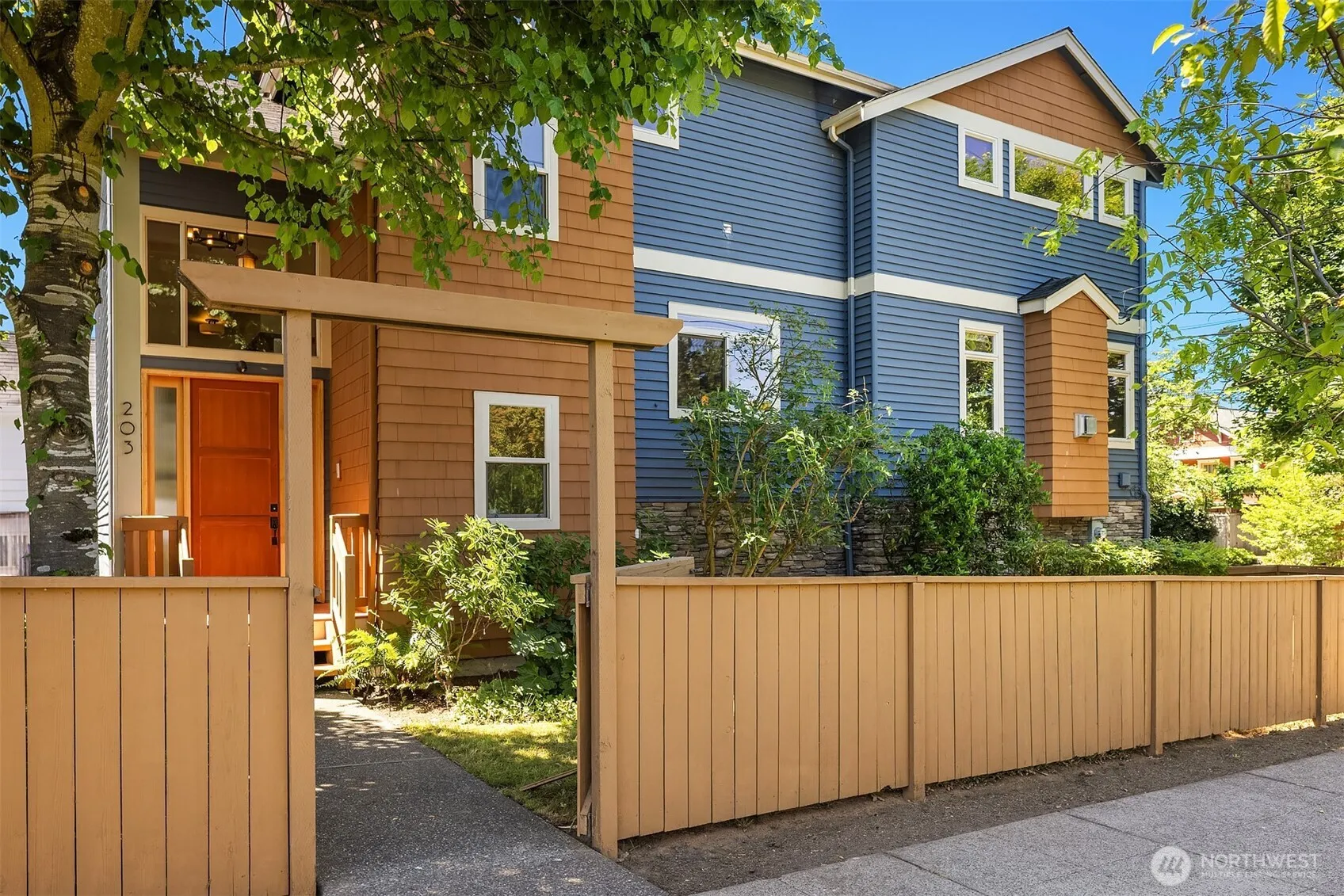 Property photo for 203 Ne 77th Street, Seattle photo 5