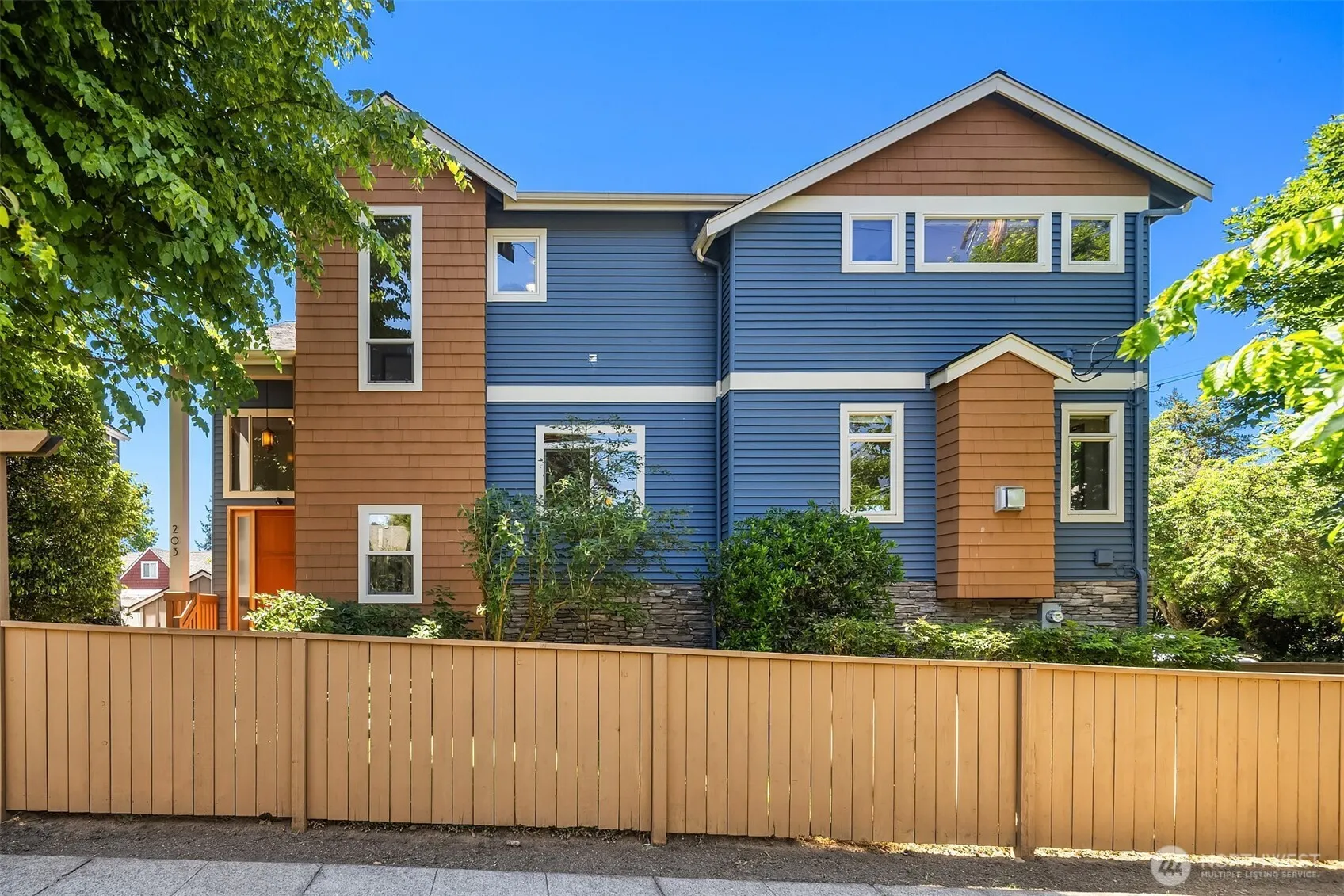 Property photo for 203 Ne 77th Street, Seattle photo 4