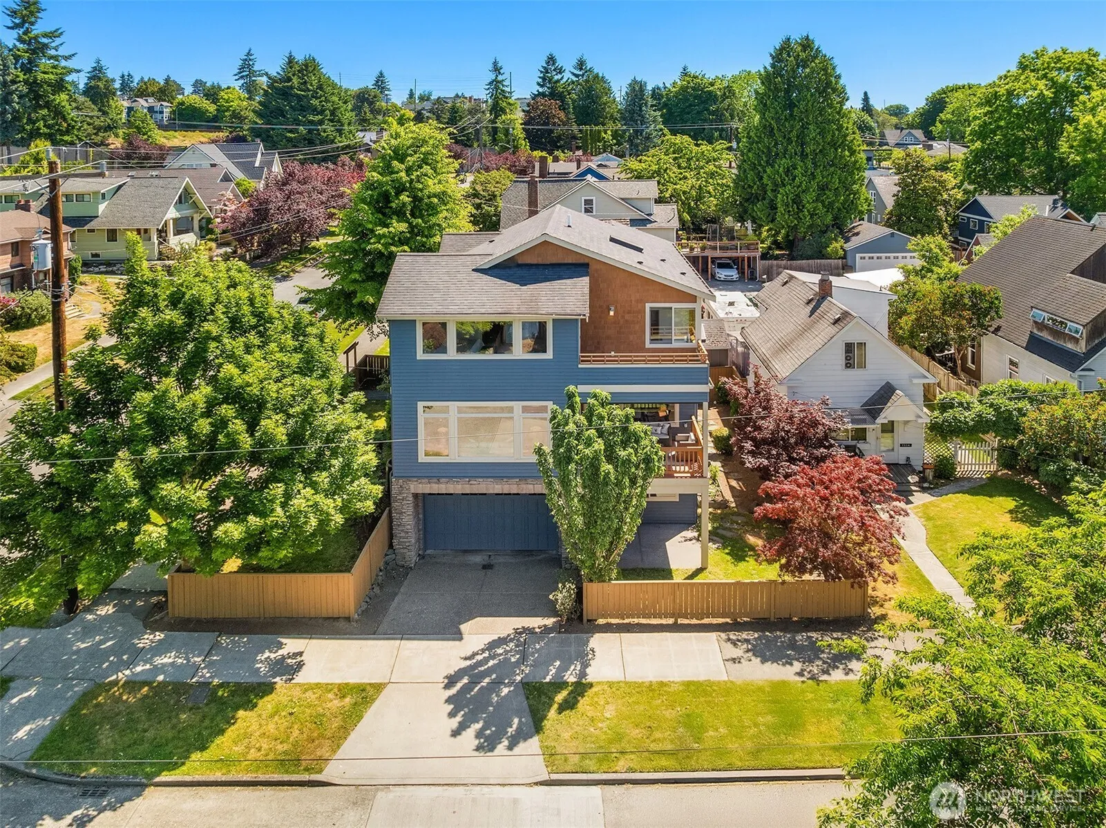Property photo for 203 Ne 77th Street, Seattle photo 2