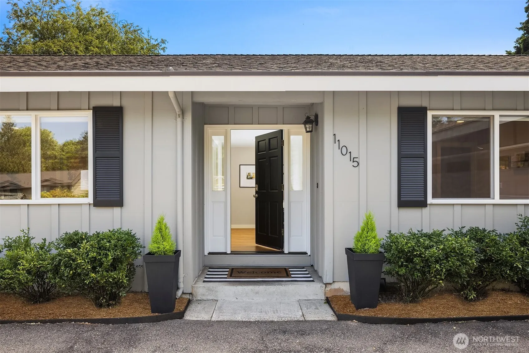 Property photo for 11015 Ne 144th Street, Kirkland photo 2