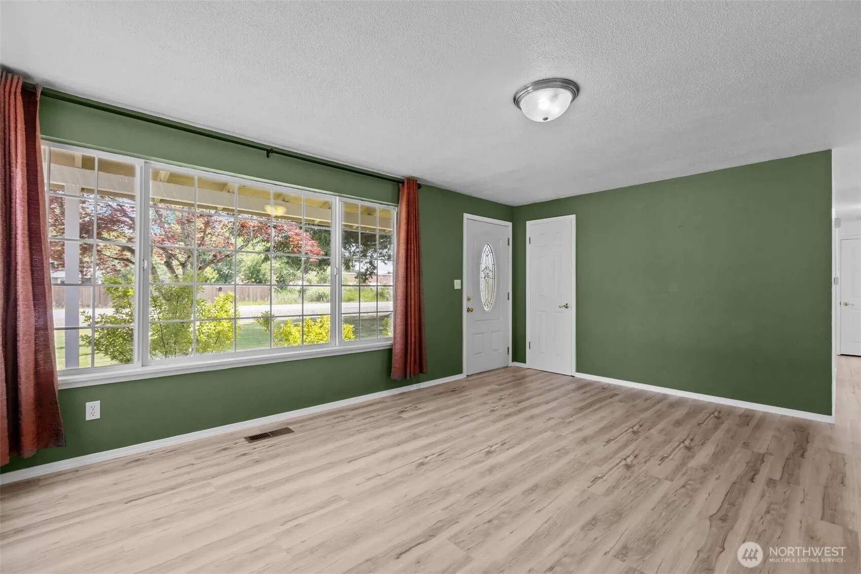 Property photo for 12524 Vickery Avenue E, Tacoma photo 4