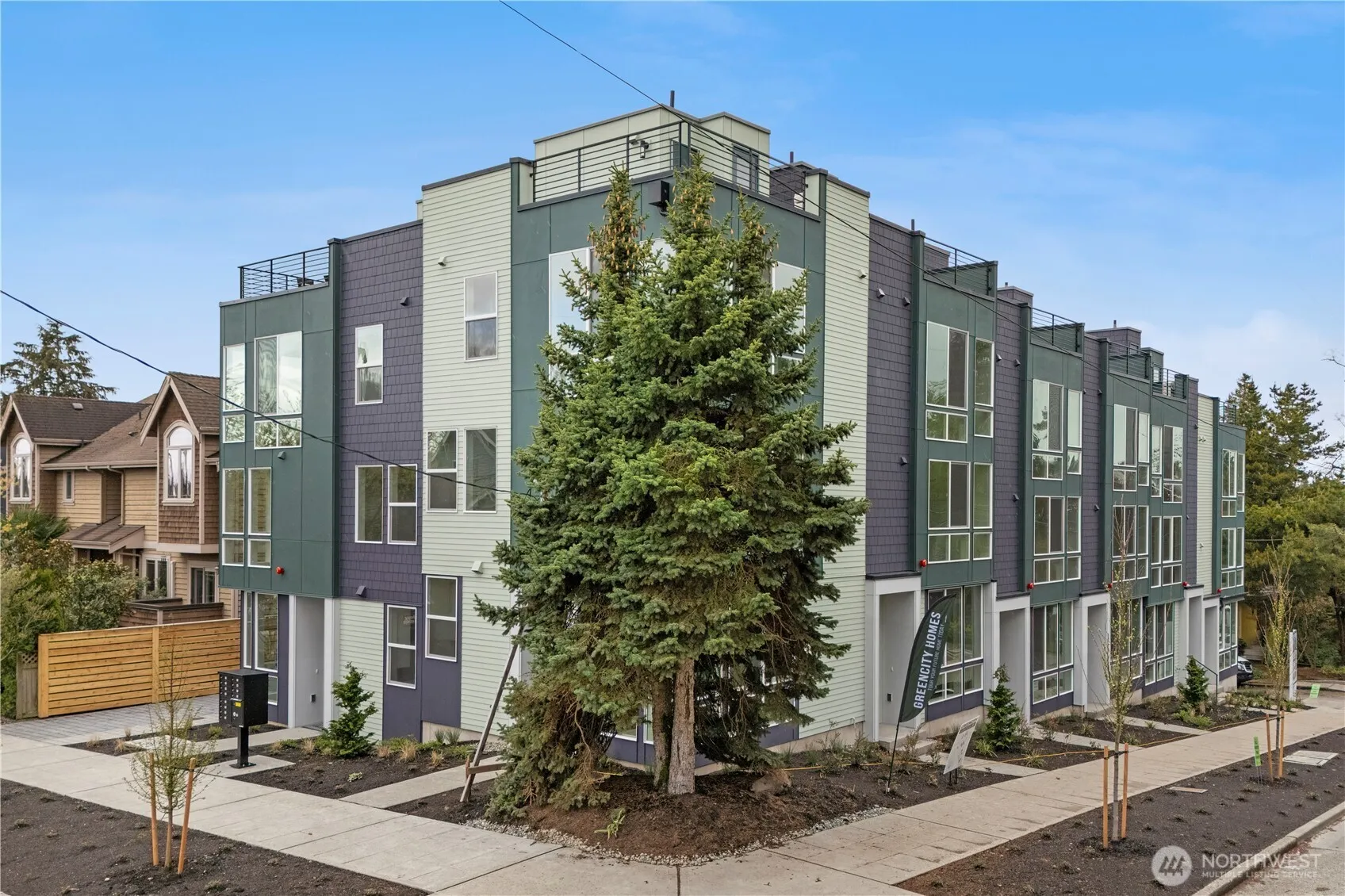 Property photo for 3851 Woodlawn Avenue N, Seattle photo 2