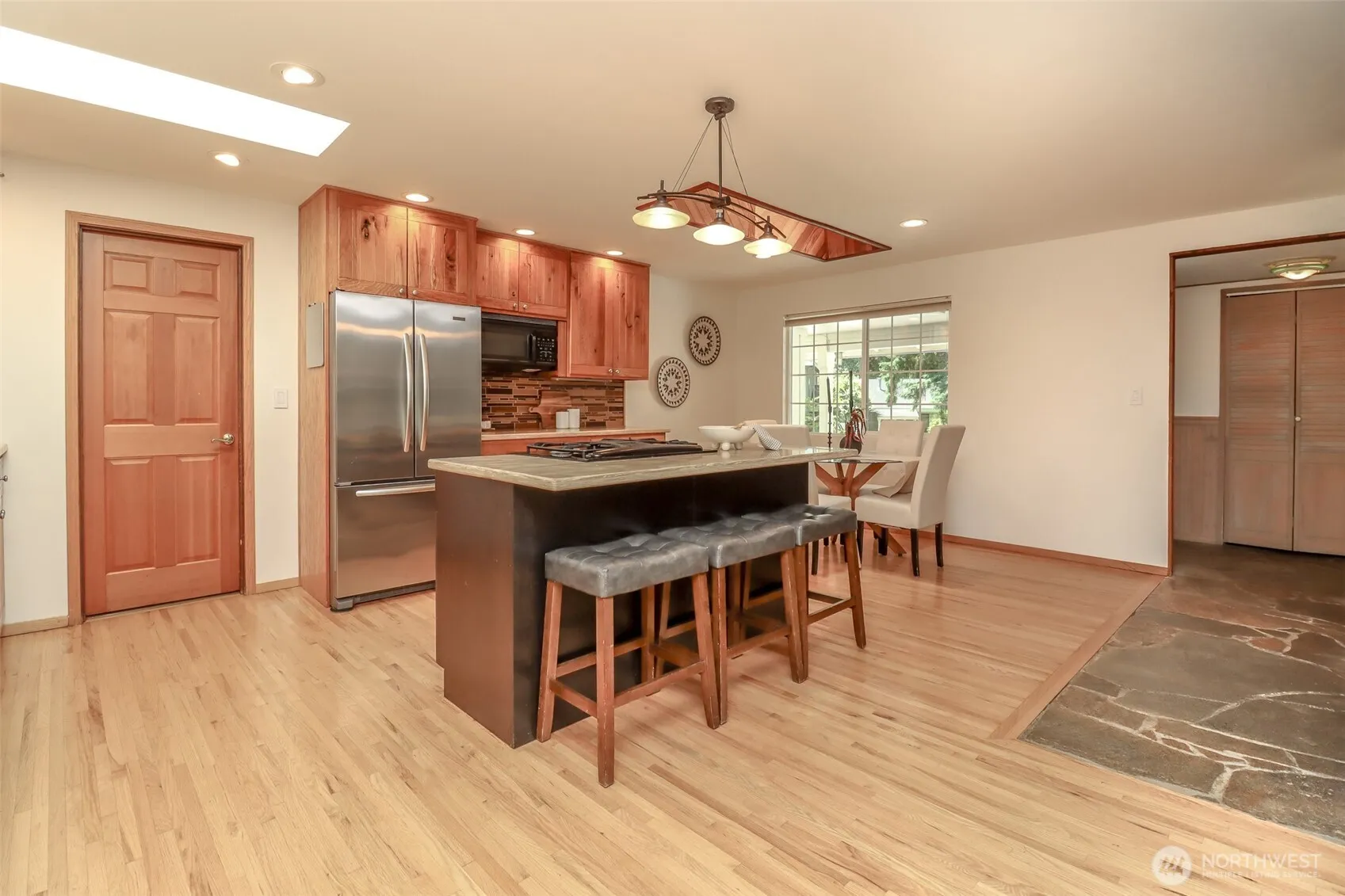 Property photo for 16220 Se 31st Street, Bellevue photo 4