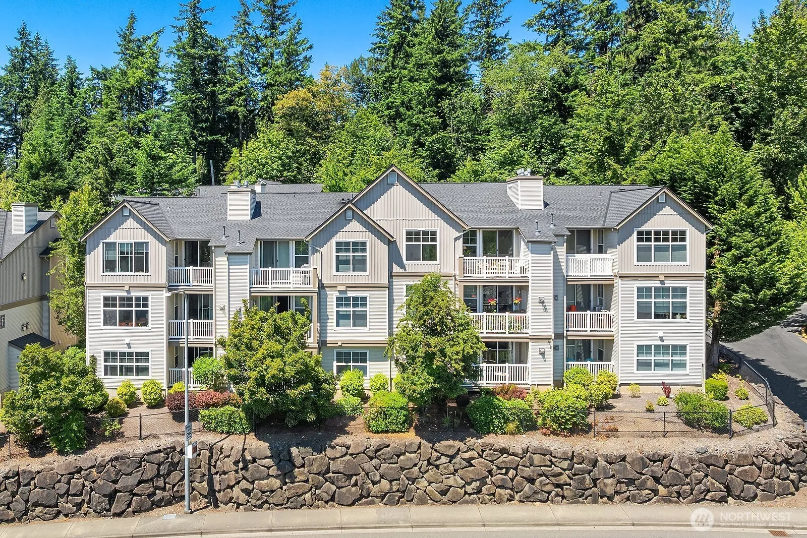 Property photo for 23420 Se Black Nugget Road #e-302, Issaquah photo 2