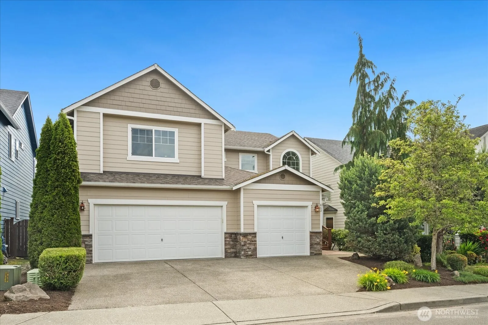 Property photo for 862 Ilwaco Place Ne, Renton