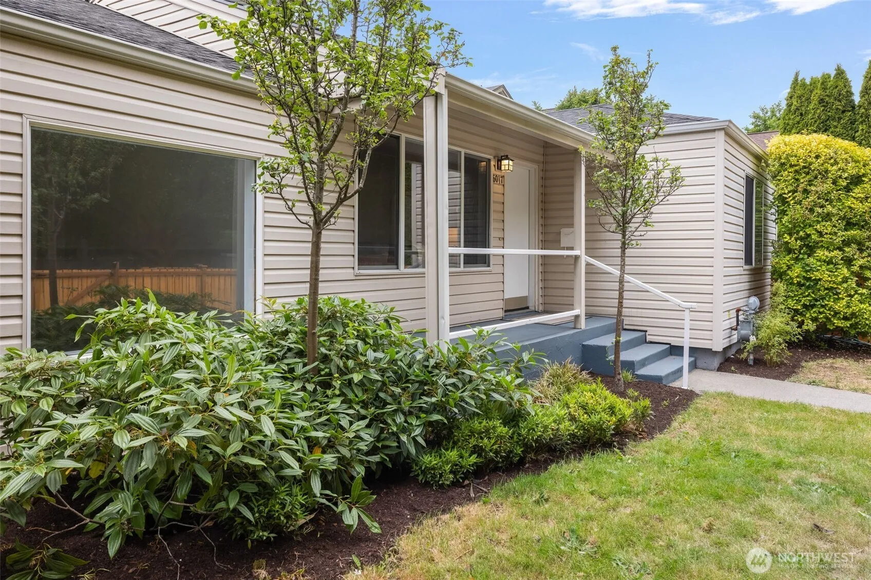 Property photo for 6017 Fauntleroy Way Sw, Seattle photo 2