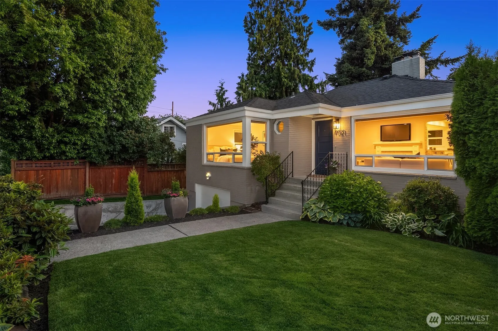 Property photo for 9021 Phinney Avenue N, Seattle photo 3
