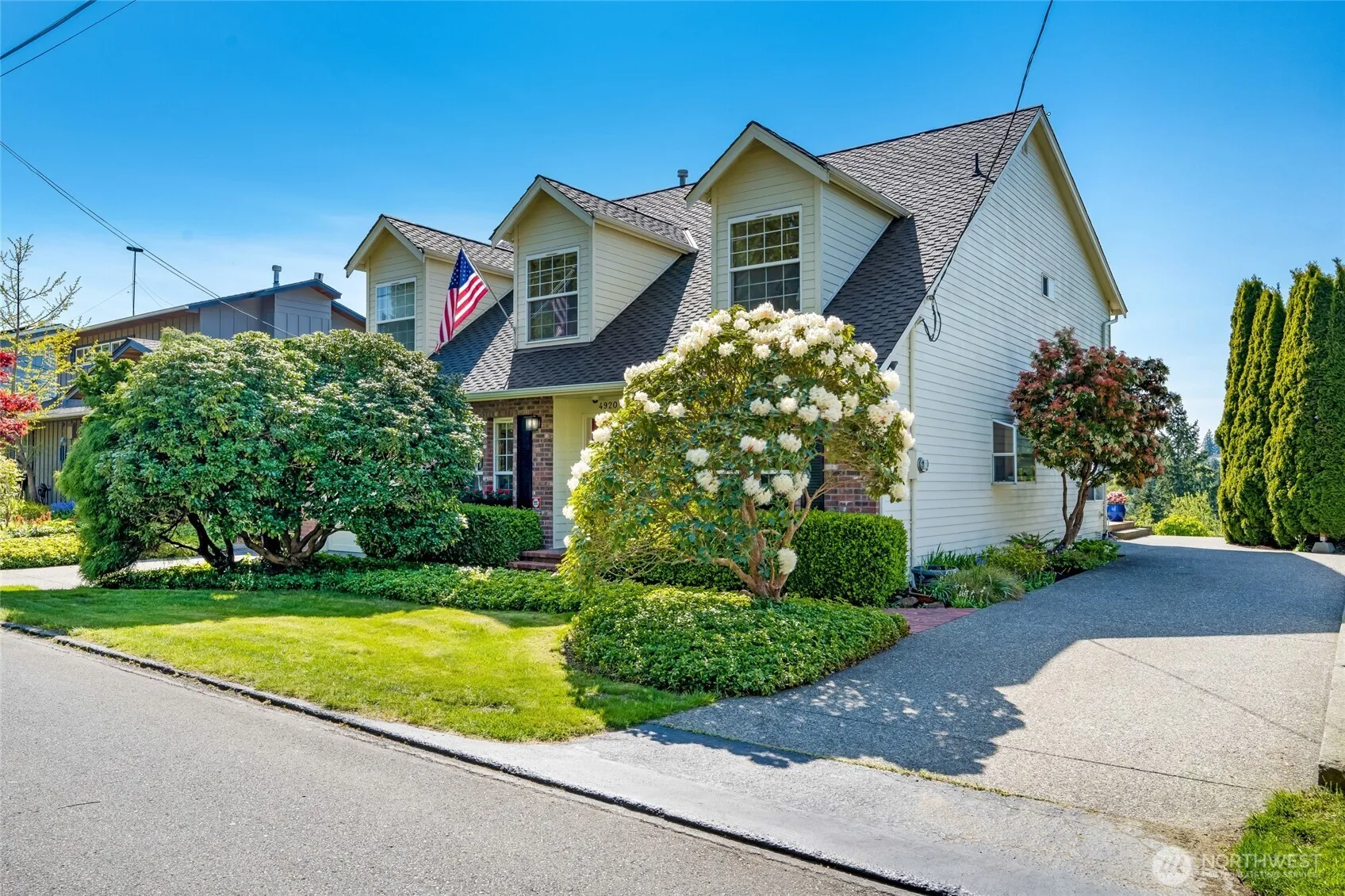 Property photo for 4920 Seahurst Avenue, Everett photo 3
