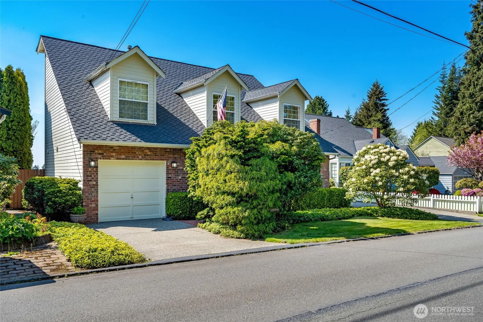 Property photo for 4920 Seahurst Avenue, Everett photo 4
