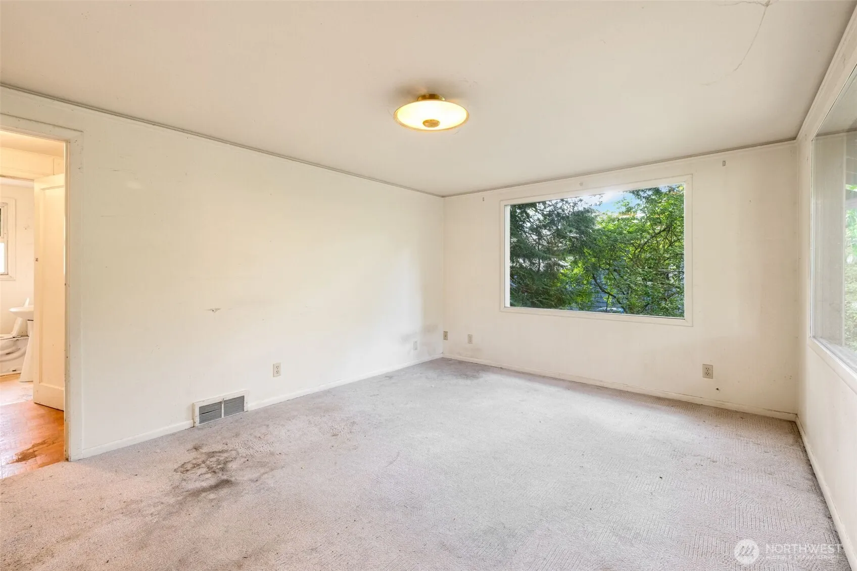 Property photo for 11716 16th Avenue Ne, Seattle photo 4