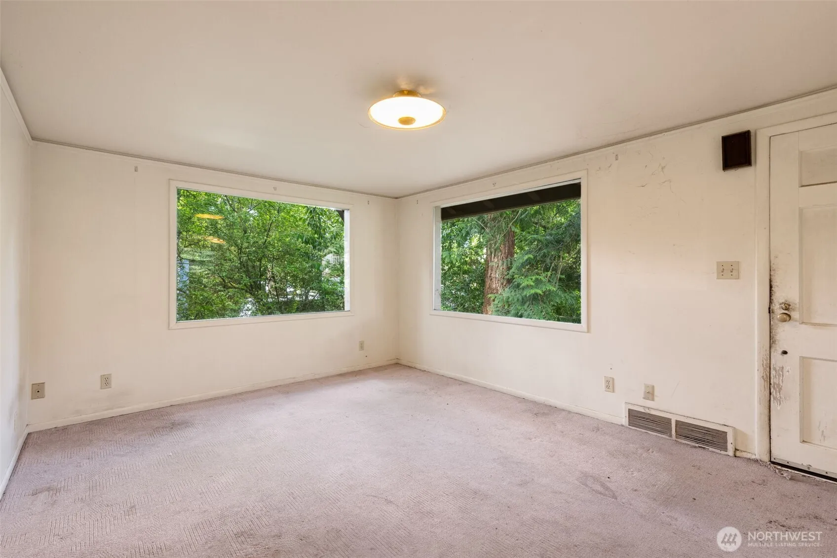 Property photo for 11716 16th Avenue Ne, Seattle photo 3