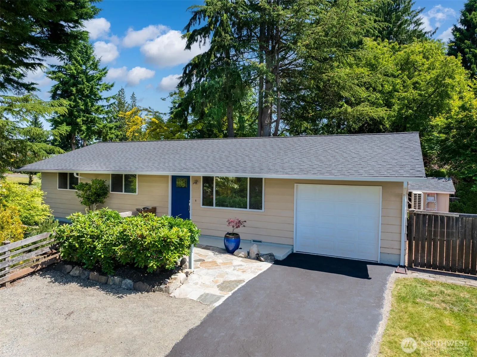 Property photo for 422 210th Street Sw, Lynnwood photo 2