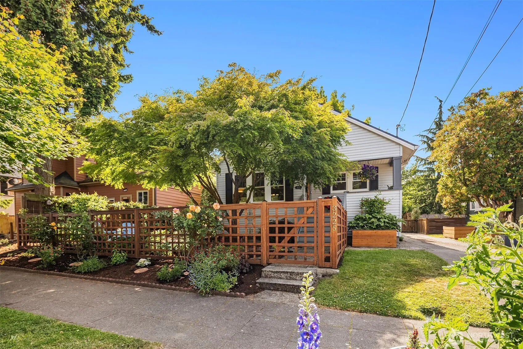 Property photo for 3225 Walnut Avenue Sw, Seattle photo 2