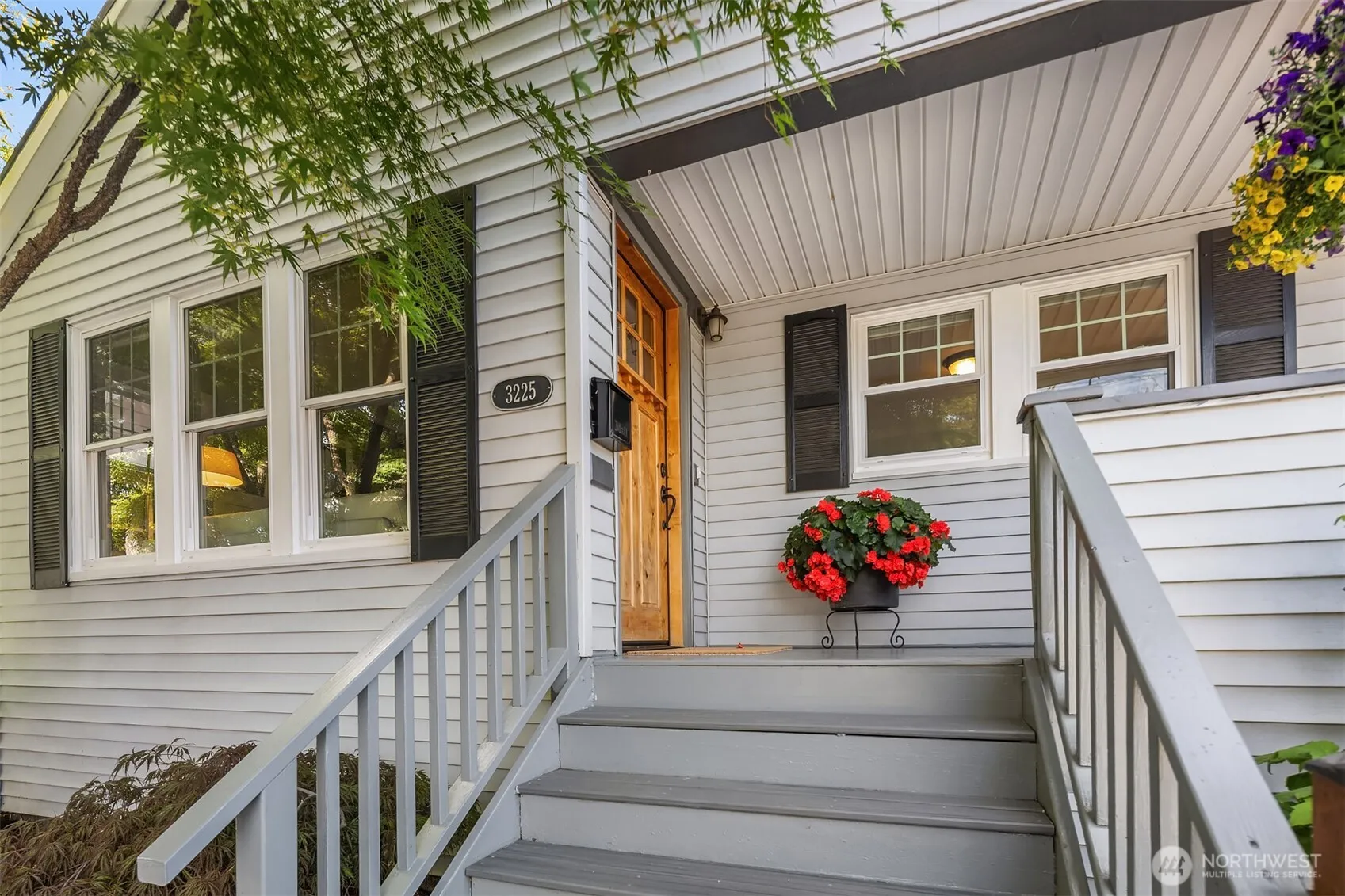 Property photo for 3225 Walnut Avenue Sw, Seattle photo 4