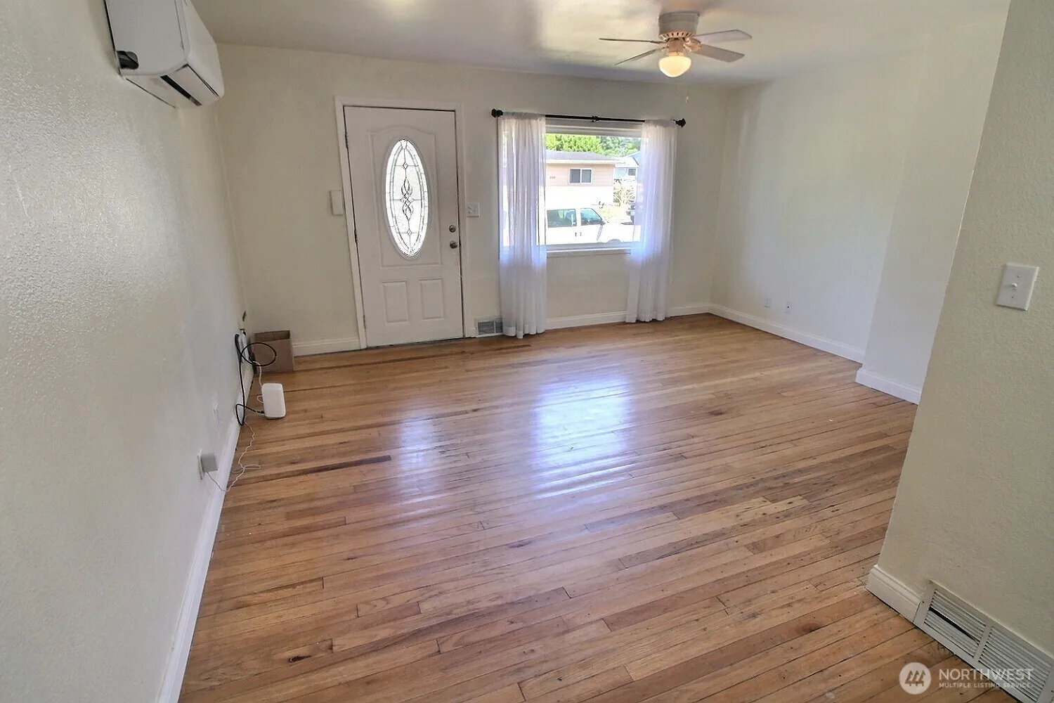 Property photo for 2309 Ne 9th Place, Renton photo 3