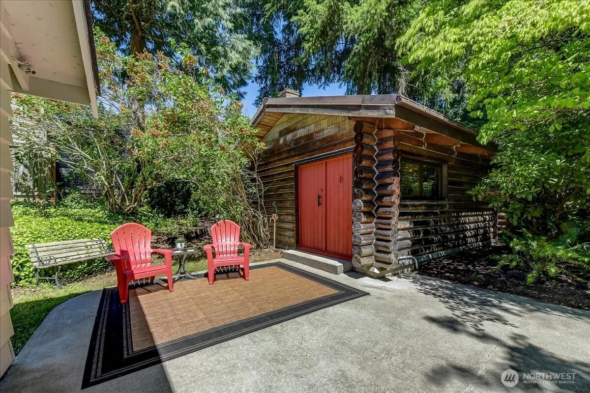 Property photo for 10852 Ne 108th Street, Kirkland photo 3