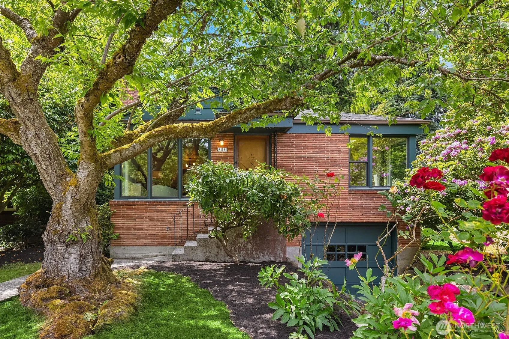 Property photo for 6541 45th Avenue Ne, Seattle photo 2