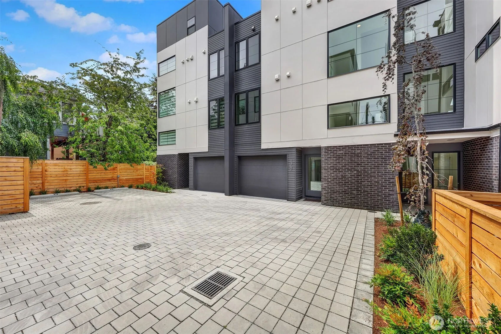 Property photo for 1307 31st Avenue S, Seattle photo 4
