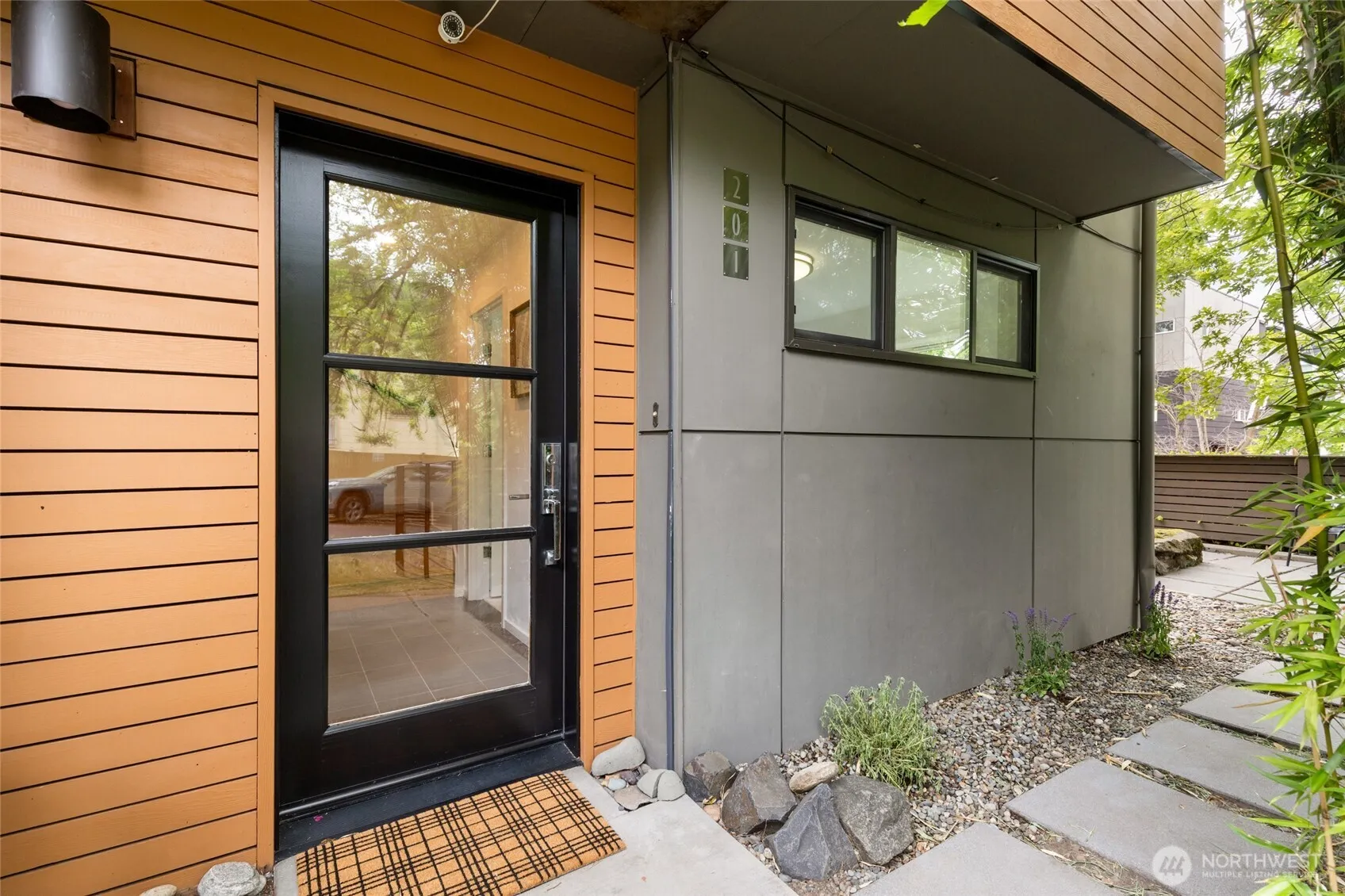 Property photo for 201 20th Avenue E, Seattle photo 3