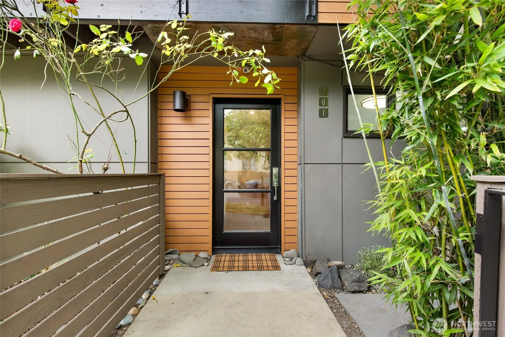 Property photo for 201 20th Avenue E, Seattle photo 2