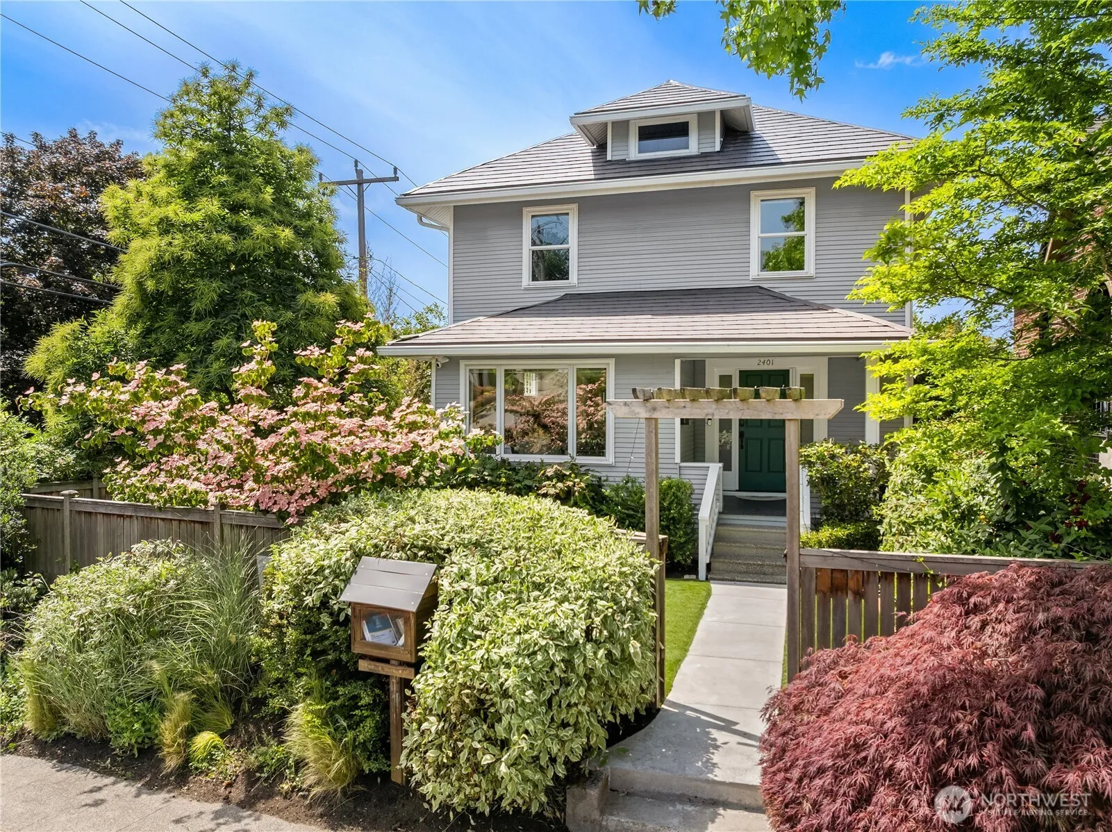Property photo for 2401 10th Avenue W, Seattle