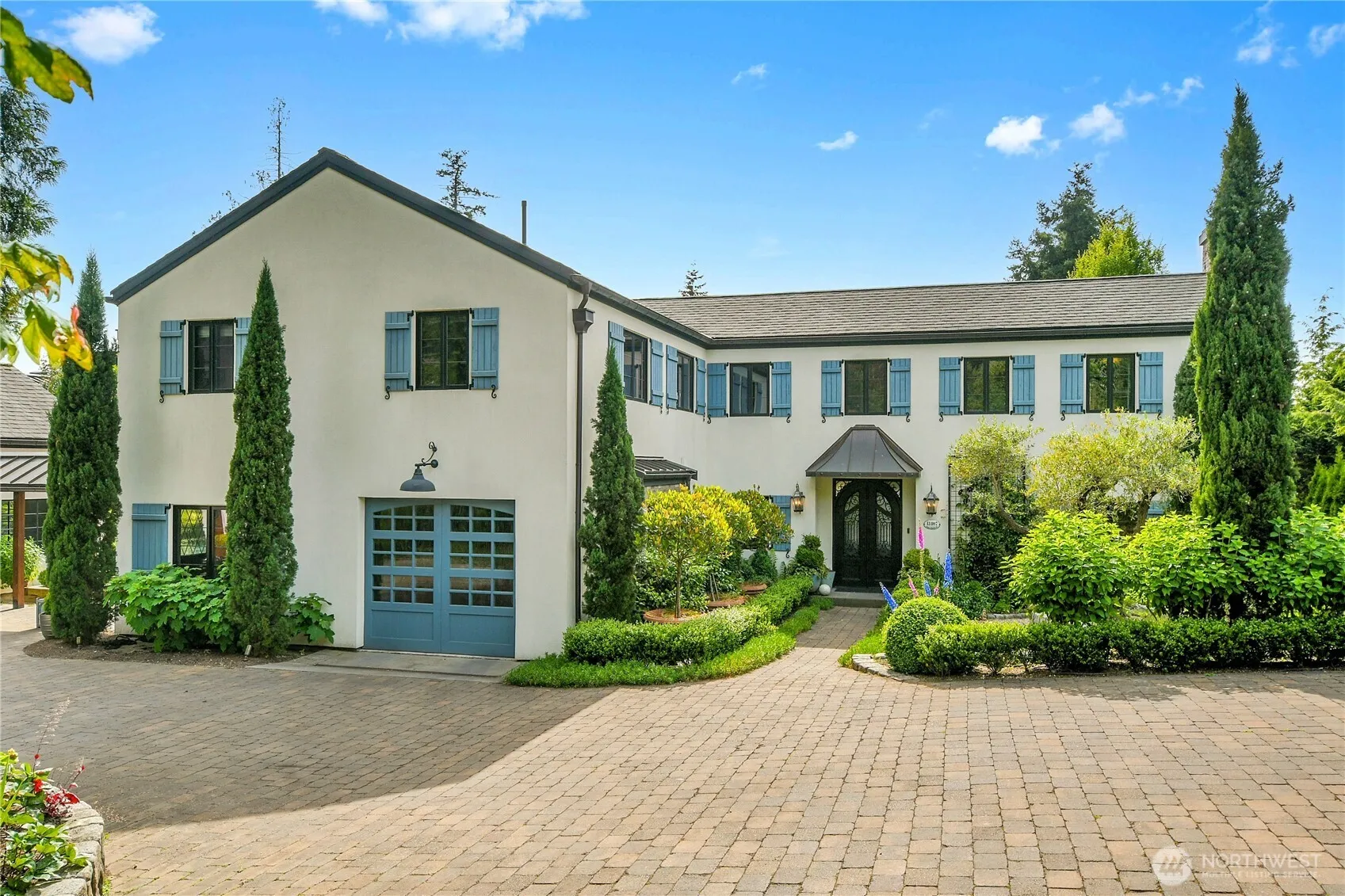 Property photo for 13407 Holmes Point Drive Ne, Kirkland photo 2