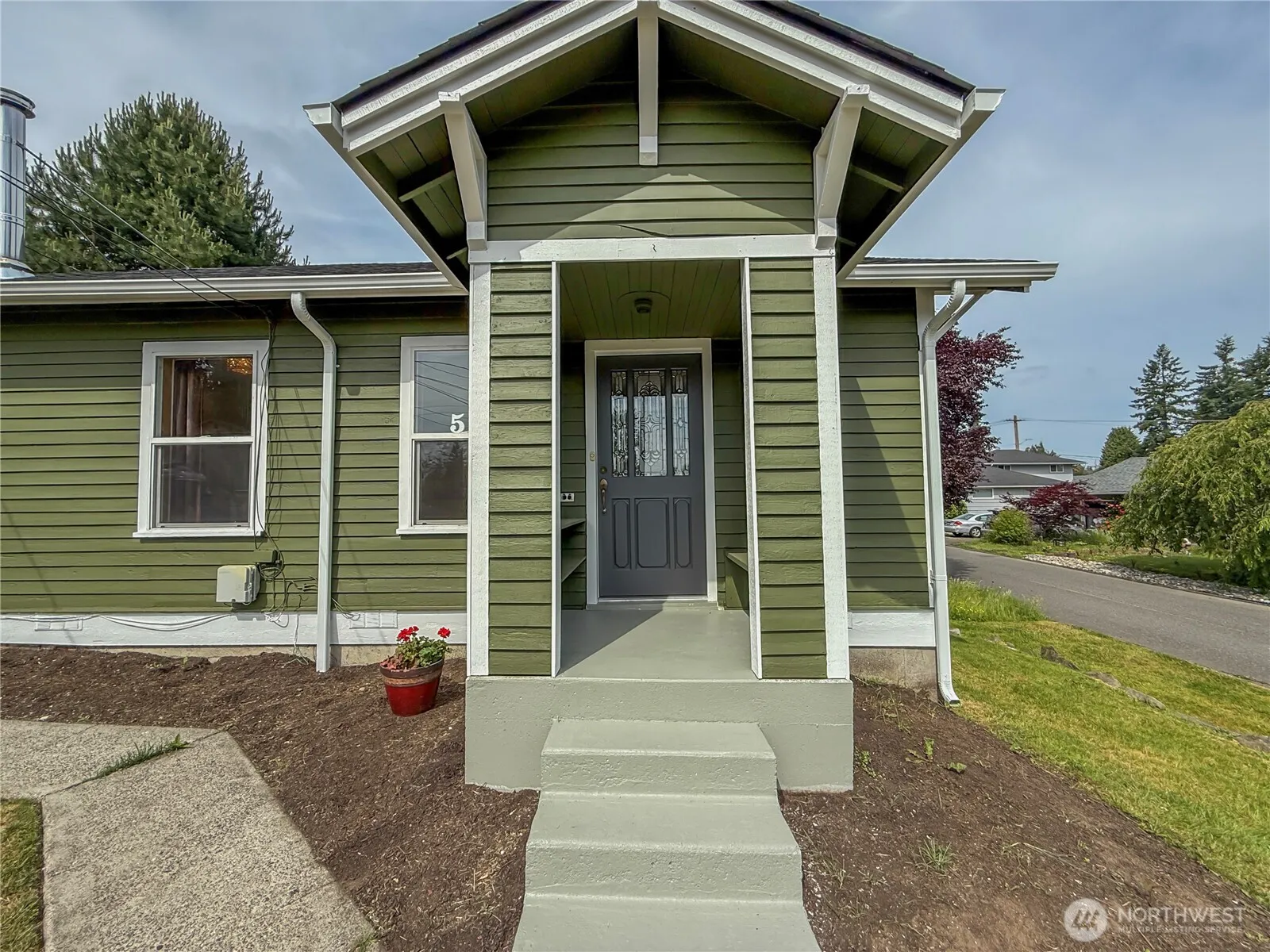 Property photo for 5302 Rockefeller Ave, Everett photo 2