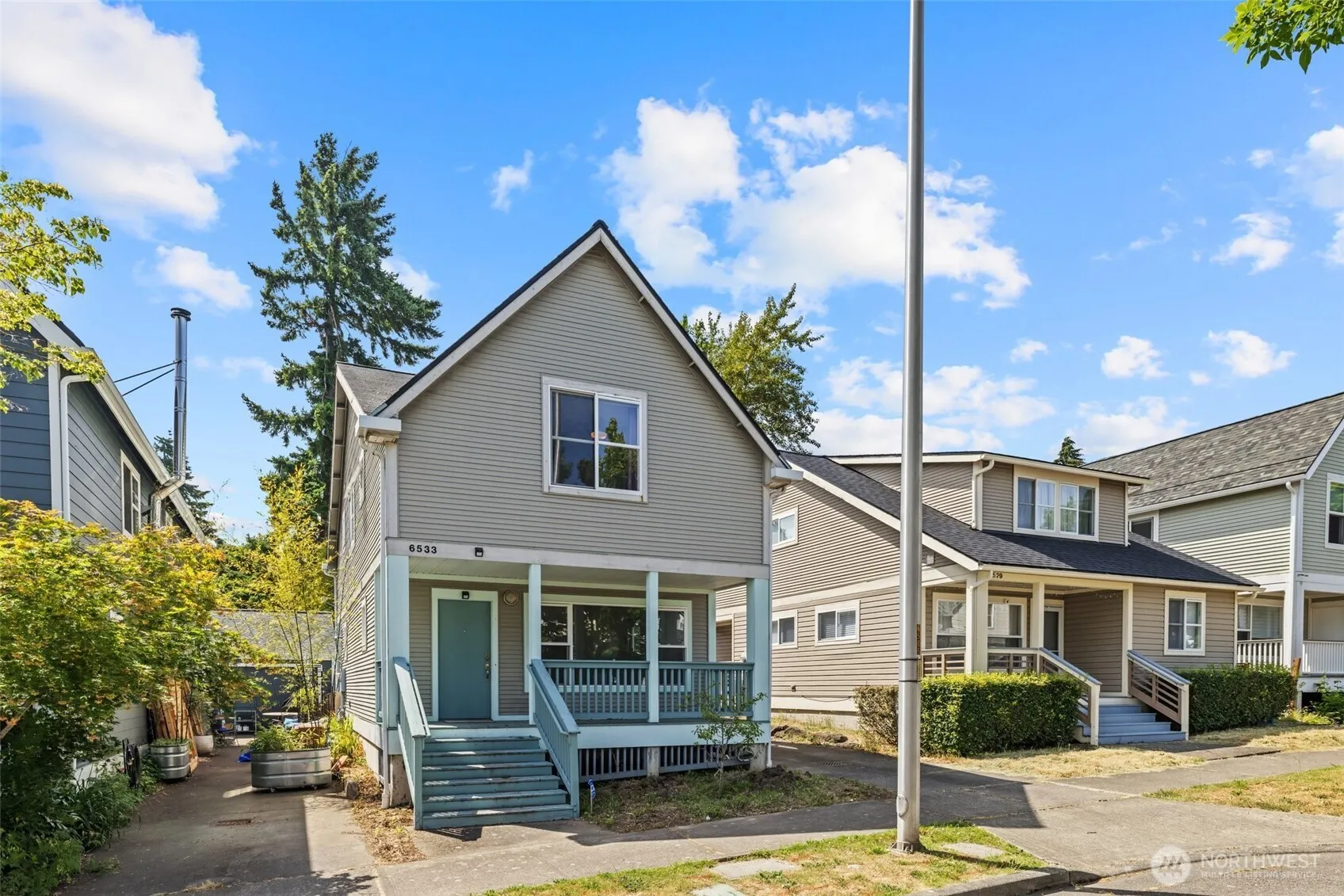 Property photo for 6533 29th Avenue S, Seattle photo 2